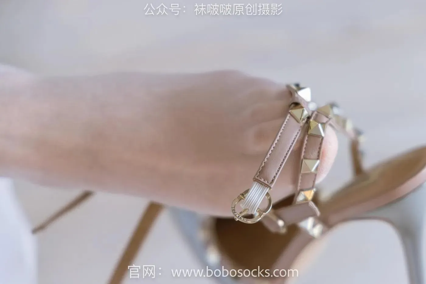 [BoBoSocks袜啵啵]NO.154 小甜豆-两双高跟鞋、珠光白丝、女仆装 [200P]插图7
